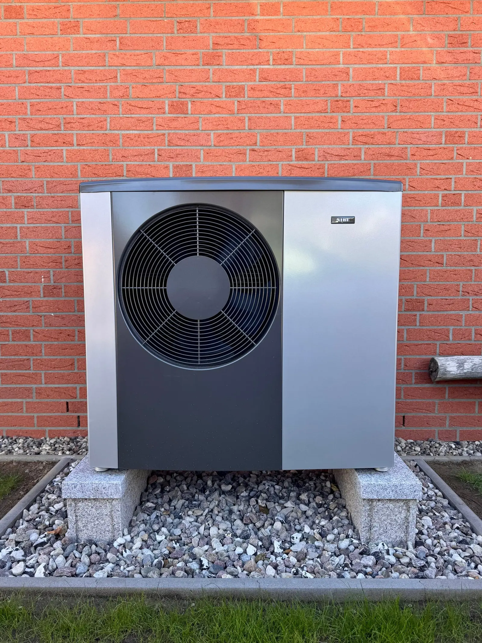 Nibe S2125-8 Luft-Wasserwärmepumpe Ostsee