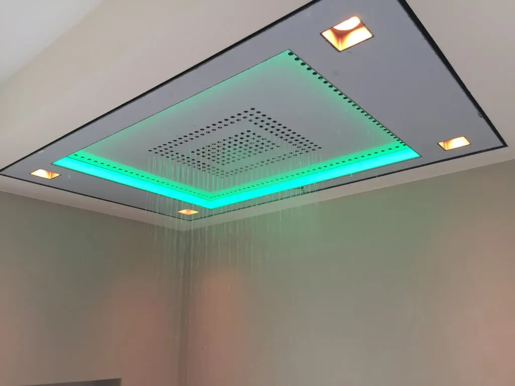 Blick in die fertige Wellness-Oase im Dachgeschoss