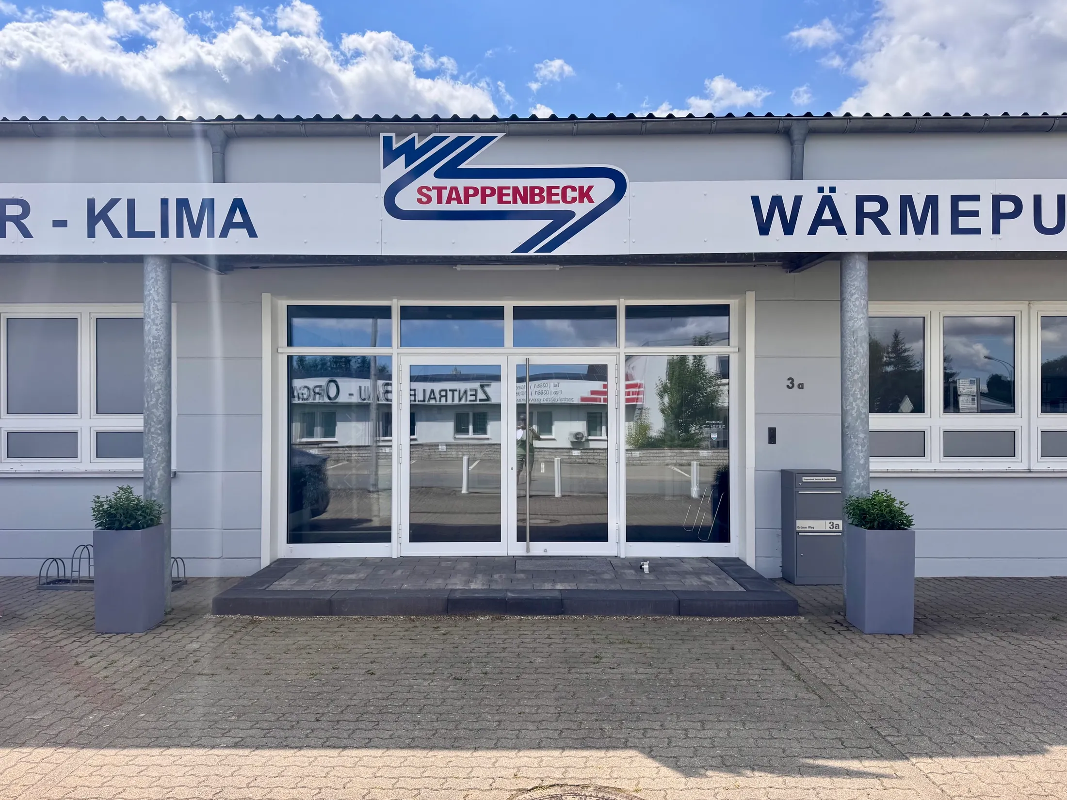 Der Eingang des Stappenbeck-Firmengebäudes am Grünen Weg 3a in Grevesmühlen