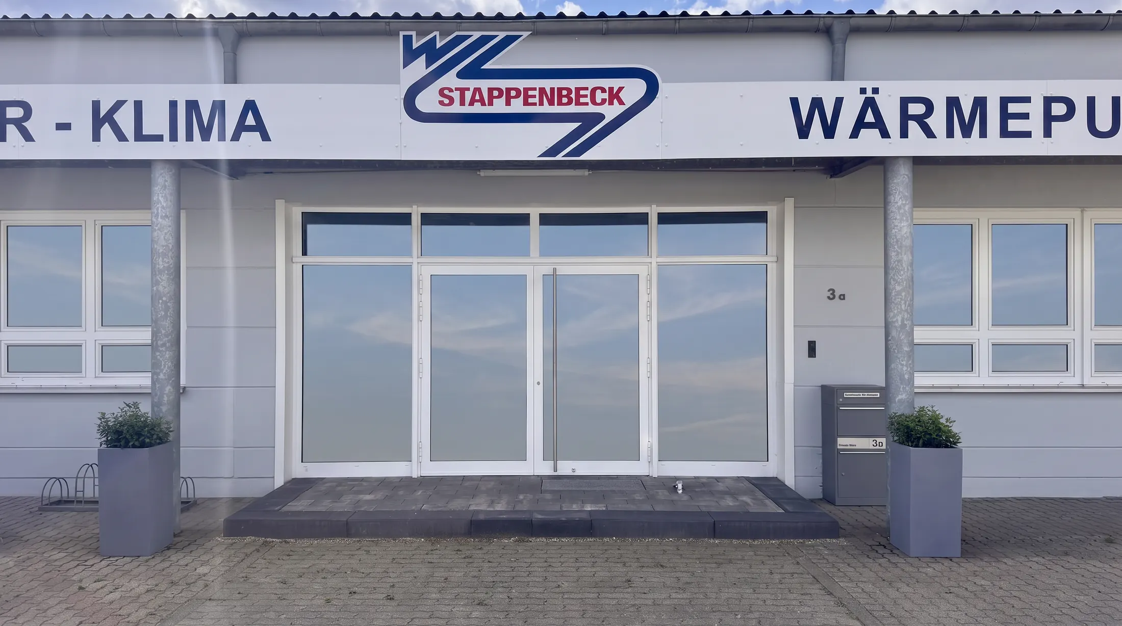 Der Eingang des Stappenbeck-Firmengebäudes am Grünen Weg 3a in Grevesmühlen