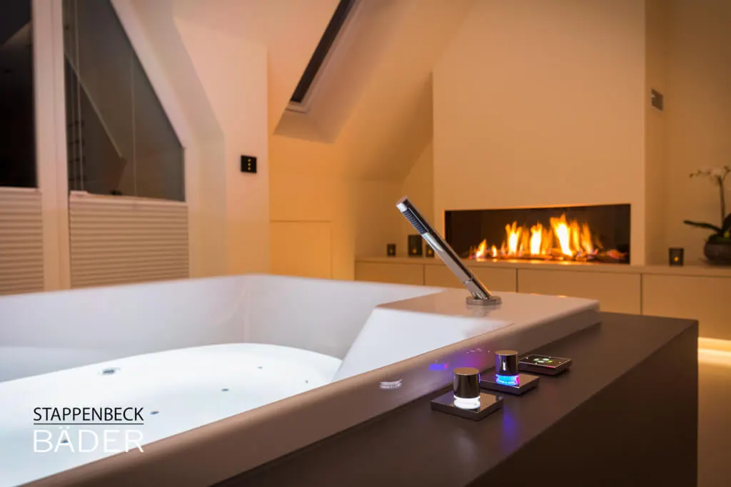 Wellness-Oase mit Whirlpool im Dachgeschoss an der Ostseeküste
